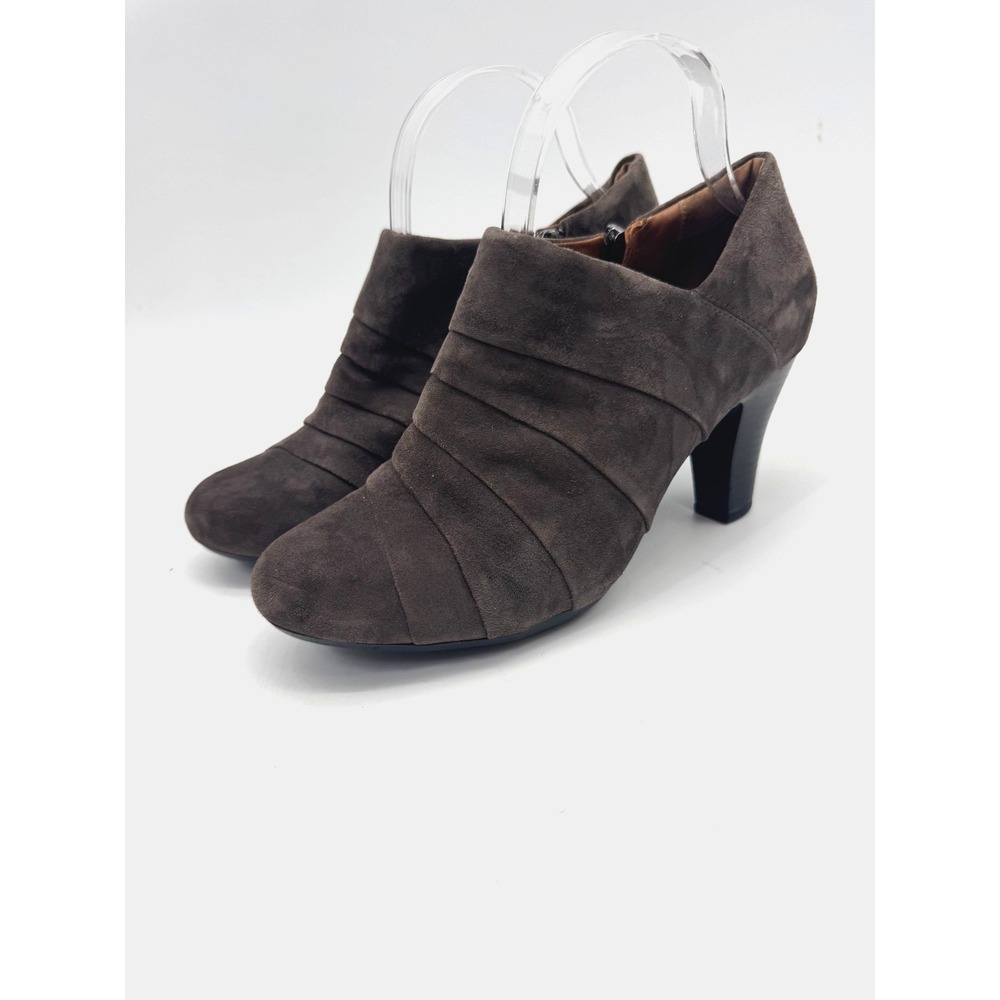 Clarks Artisan Society Gown II Brown Gray Suede Heeled Boots Shoe Shooties 8.5 M